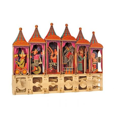 מודל בתנועה עץ קרקס