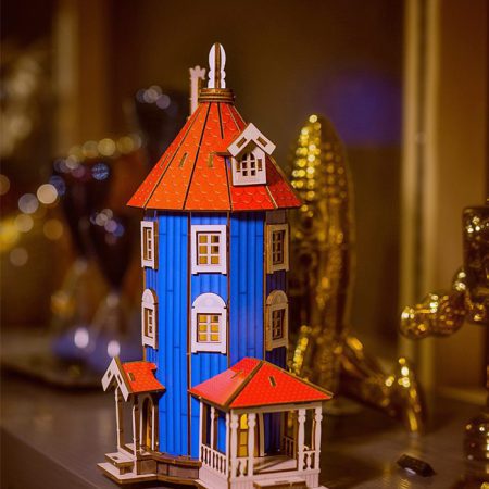 בית מומינים מואר להרכבה עצמית